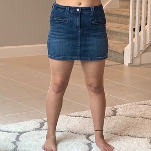 Dark blue skirt. Size 5/27. Stretchy.